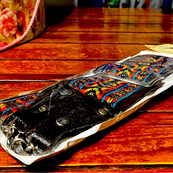 Carry-All Camera Strap - Picture 3 of 7